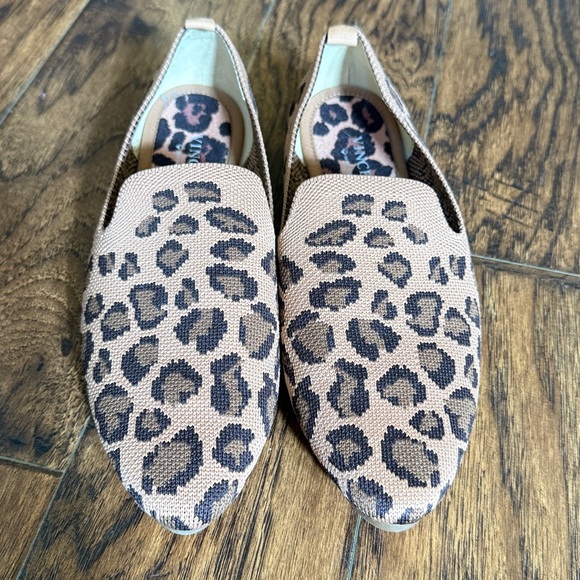 Vince Camuto Brown Leopard Print Flats, size 8.5 - Picture 3 of 9